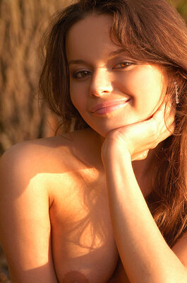 Hot Brunnete Hannusya 11