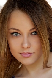 Sweet Blonde Nikia